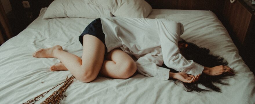 La mujer que tenía una fuerte depresión, dolor en el pecho y articulaciones.